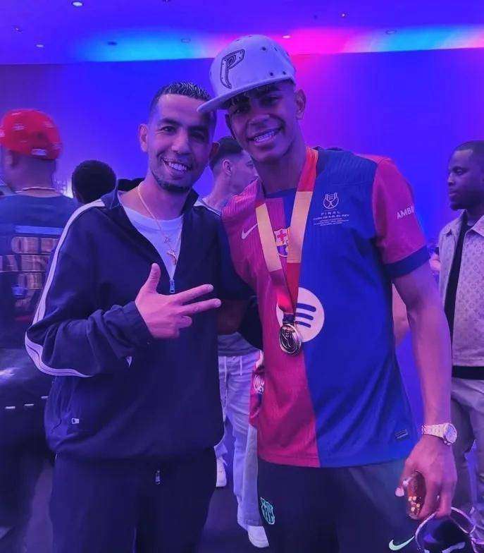 据Defe, 萨的皇冠明 据Defe, 萨的皇冠明